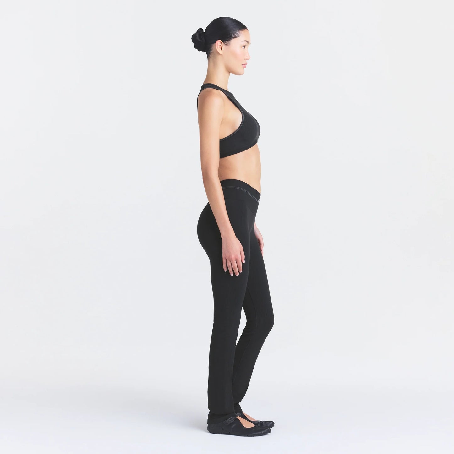 NikeSKIMS RIBBED SEAMLESS 34" STRAIGHT LEGGING | OBSIDIAN