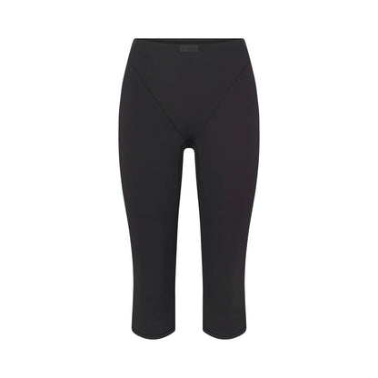 NikeSKIMS MATTE 17" V-LINE CAPRI LEGGING | OBSIDIAN