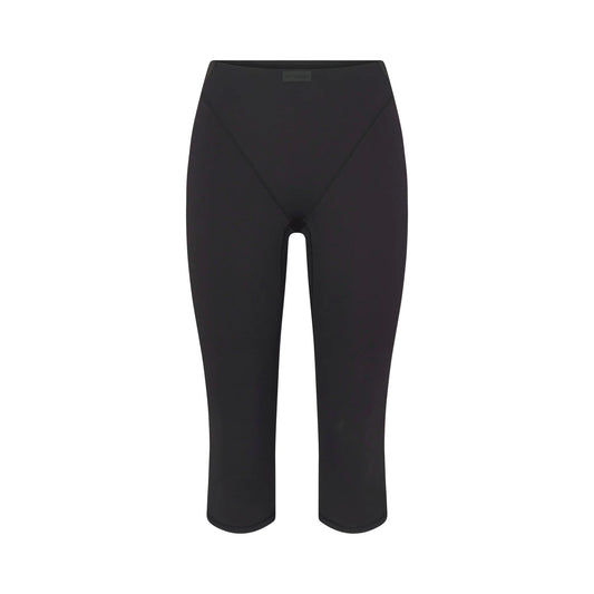NikeSKIMS MATTE 17" V-LINE CAPRI LEGGING | OBSIDIAN