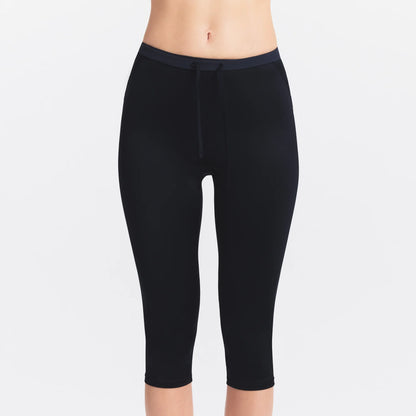 NikeSKIMS SATIN SHINE CAPRI 17" LEGGING | OBSIDIAN