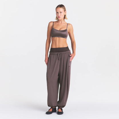 NikeSKIMS STRETCH KNIT BALLOON PANT | RESIN