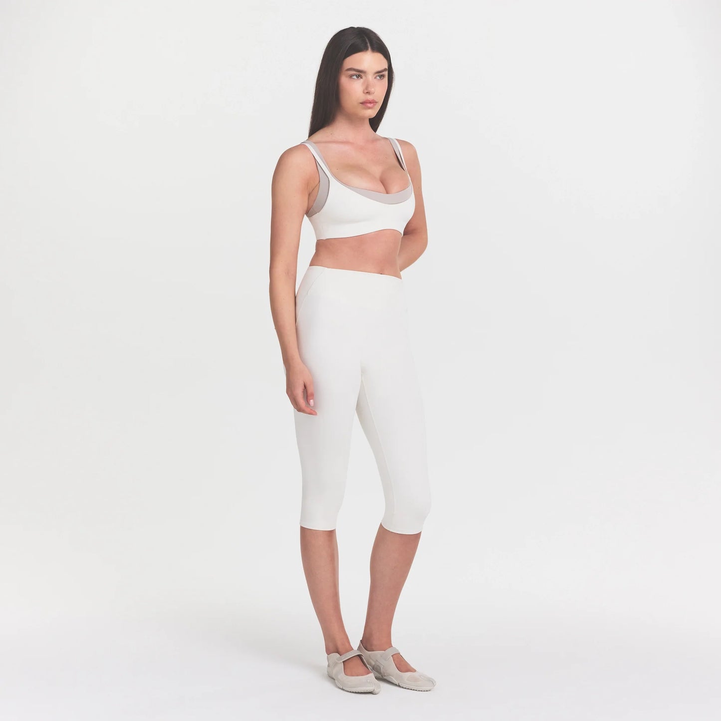 NikeSKIMS MATTE 17" CAPRI LEGGING | IVORY