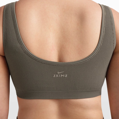 NikeSKIMS RIBBED SEAMLESS SCOOP BRA | DUSTY OAKMOSS