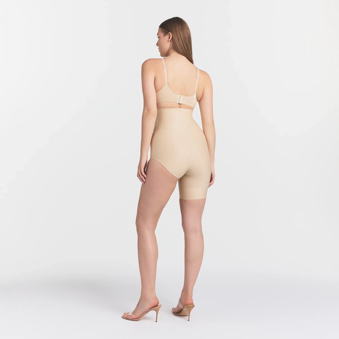 SKIMS BODY LEFT LEG SOLUTION SHORT | SAND