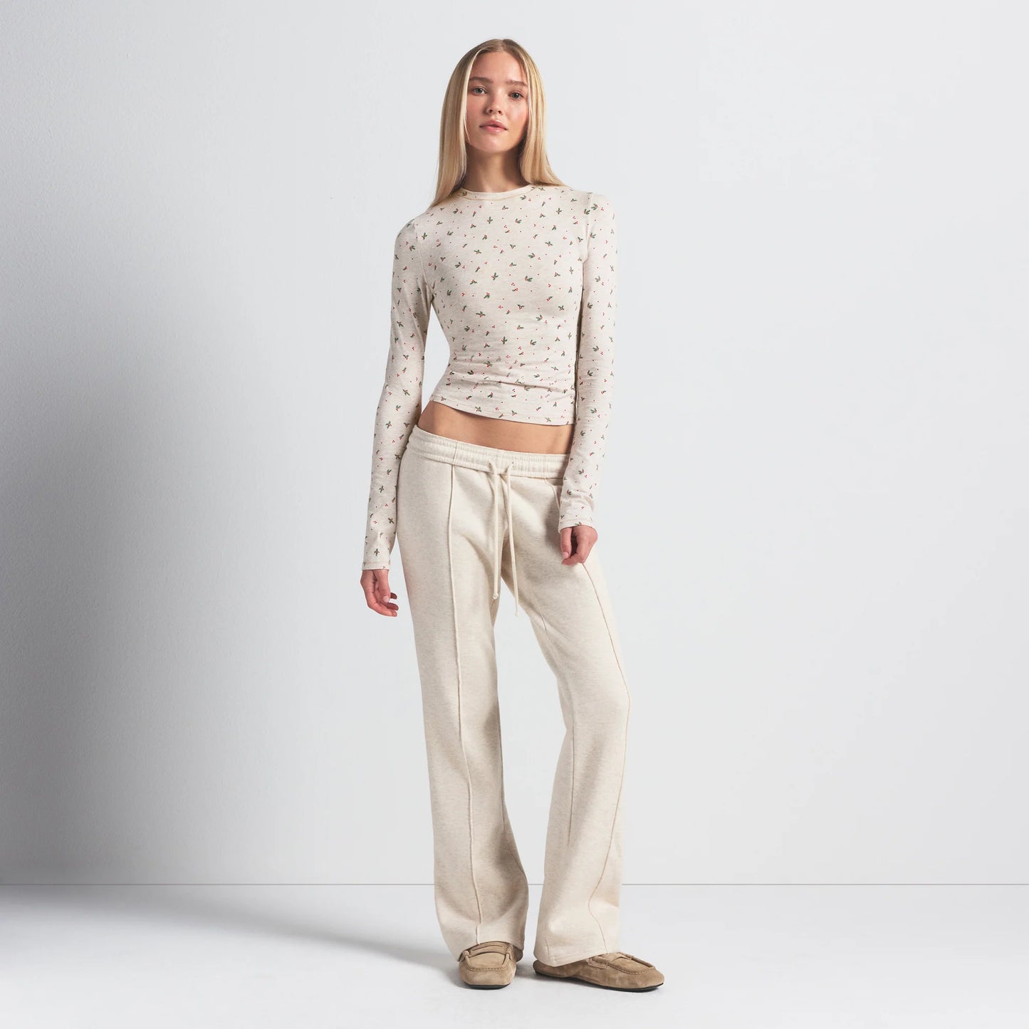 COTTON JERSEY LONG SLEEVE T-SHIRT | OATMEAL HEATHER HOLLY PRINT