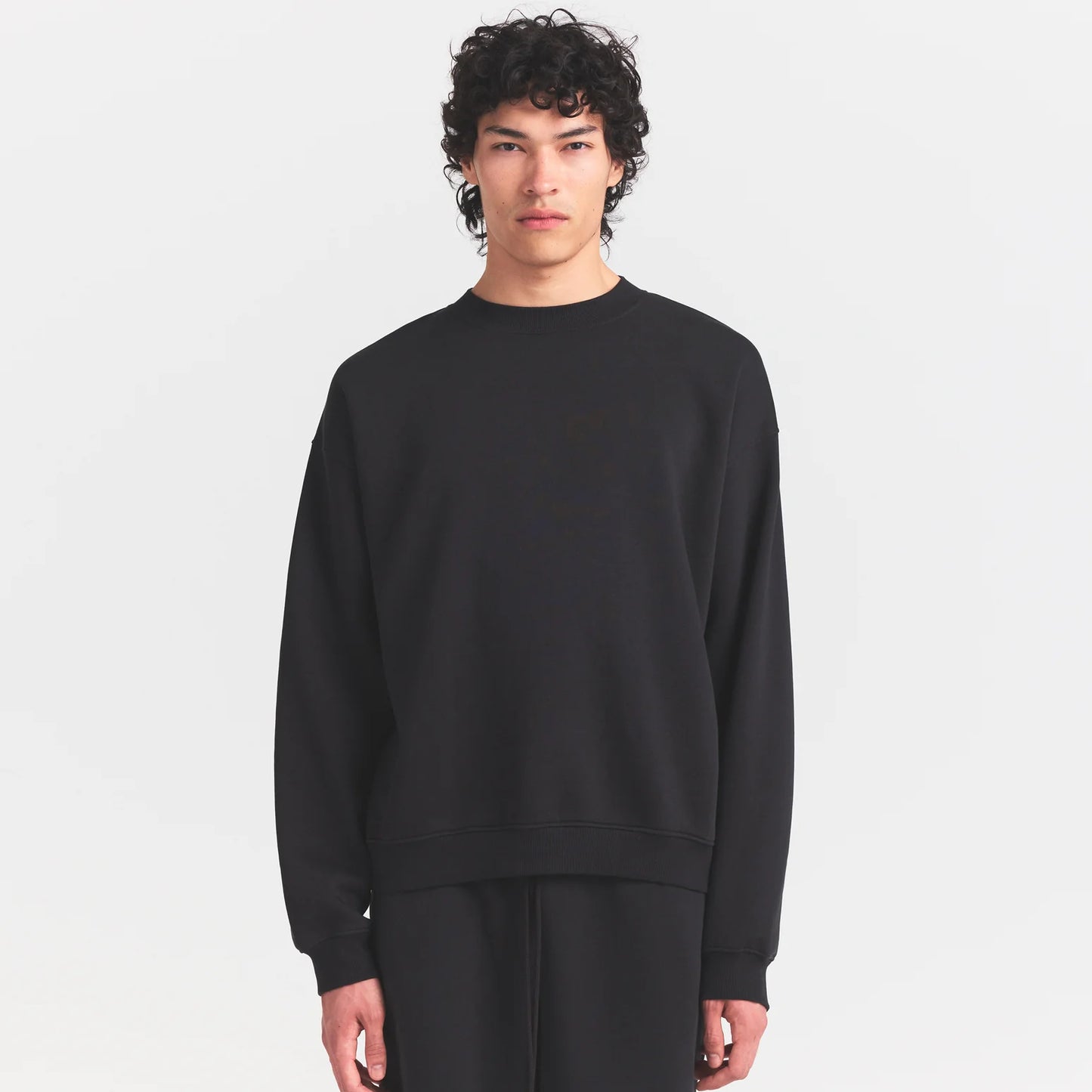 FLEECE LOUNGE MENS RELAXED HIGH CREWNECK | WASHED ONYX