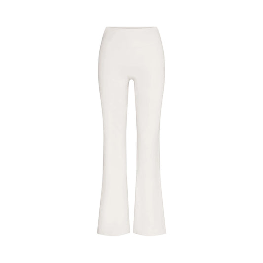 NikeSKIMS MATTE SLIM FLARE LEGGING | IVORY