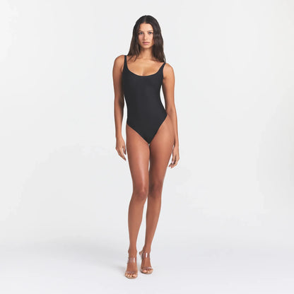 SKIMS BODY SCOOP LOW BACK THONG BODYSUIT | ONYX