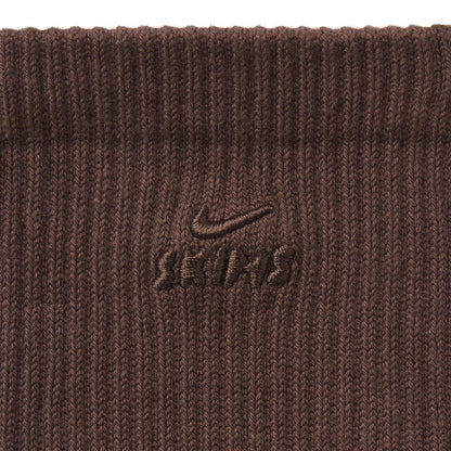 NikeSKIMS ACCESSORIES DRI-FIT™ PILATES GRIP CREW SOCK | DARK SEPIA