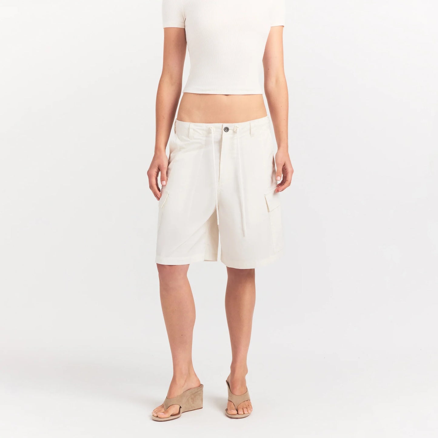 WOVEN COTTON OVERSIZED CARGO SHORT | EGRET