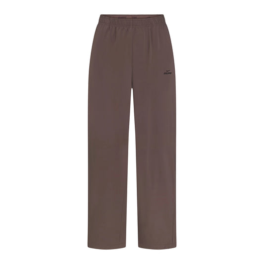 NikeSKIMS STRETCH NYLON OVERSIZED PANT | RESIN