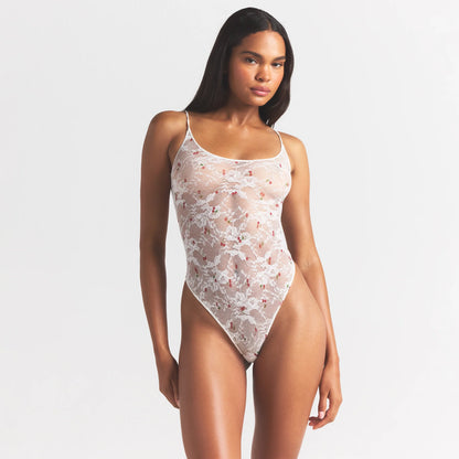 STRETCH LACE SCOOP NECK BODYSUIT | IVORY CHERRY PRINT