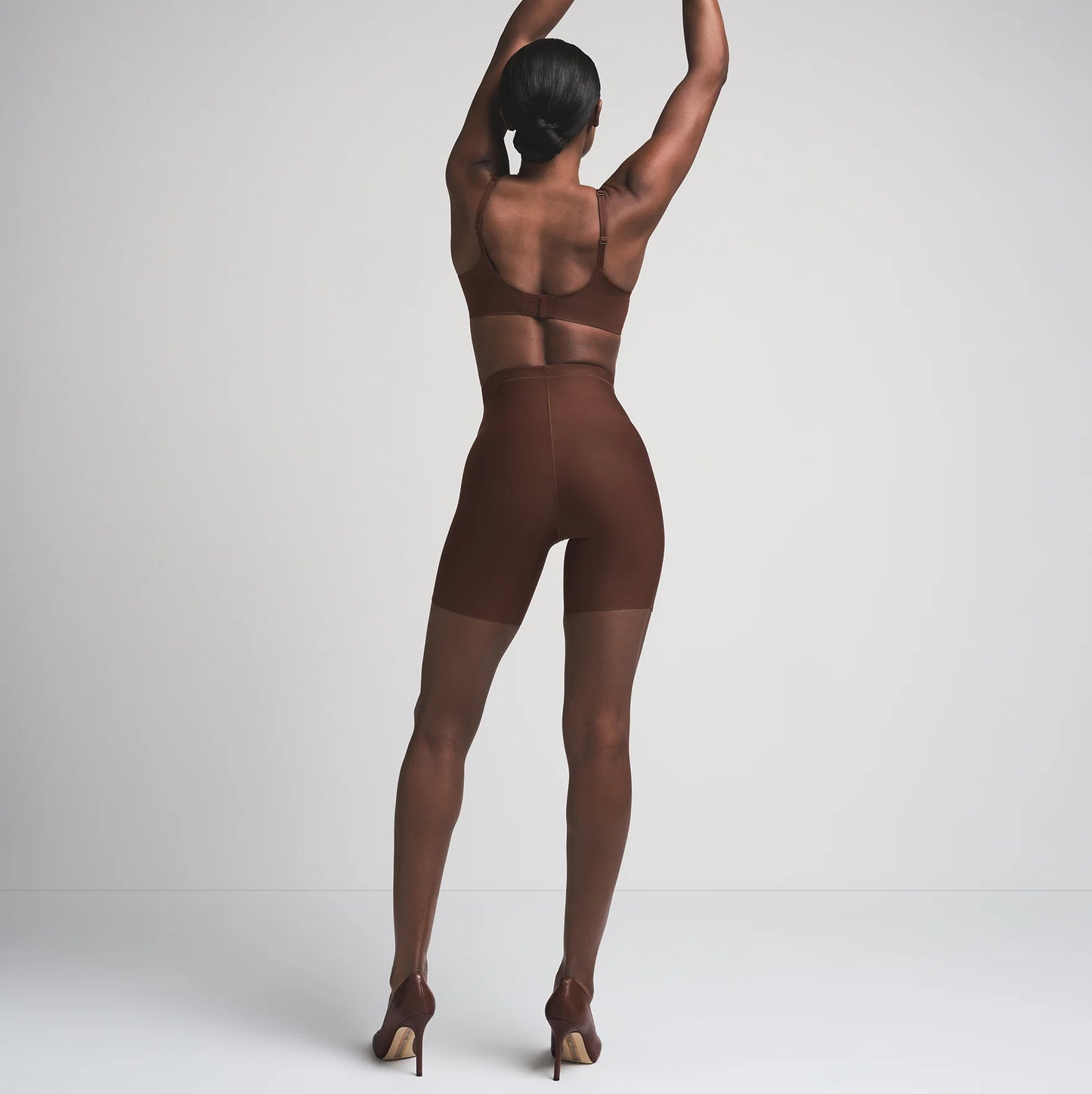 SKIMS BODY CORE SCULPT MID RISE SHORT | COCOA