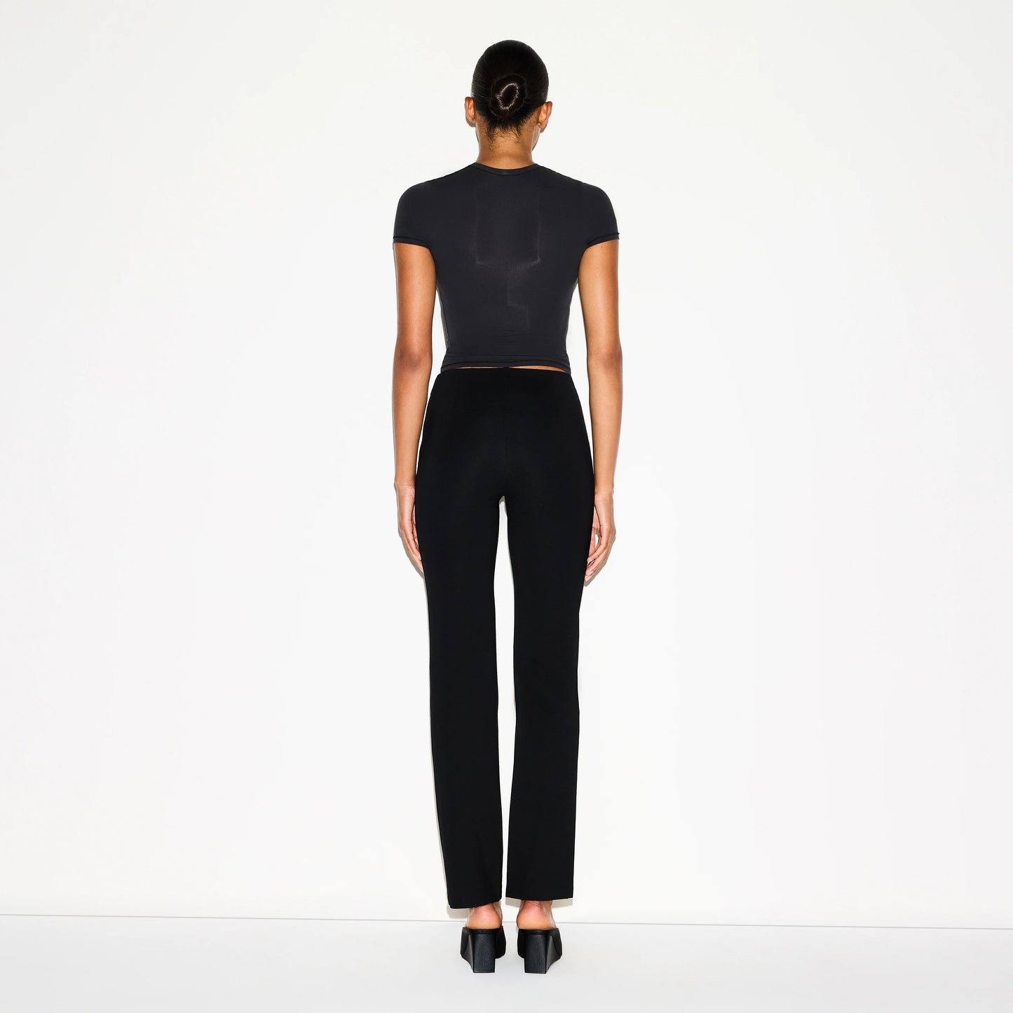 THE ESSENTIAL COLLECTION HIGH-WAISTED PINTUCK STRAIGHT LEG PANT | OBSIDIAN